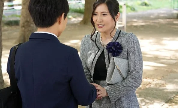 JUQ-646_Món quà tốt nghiệp mẹ kế dành tặng con chồng – Yuna Shina